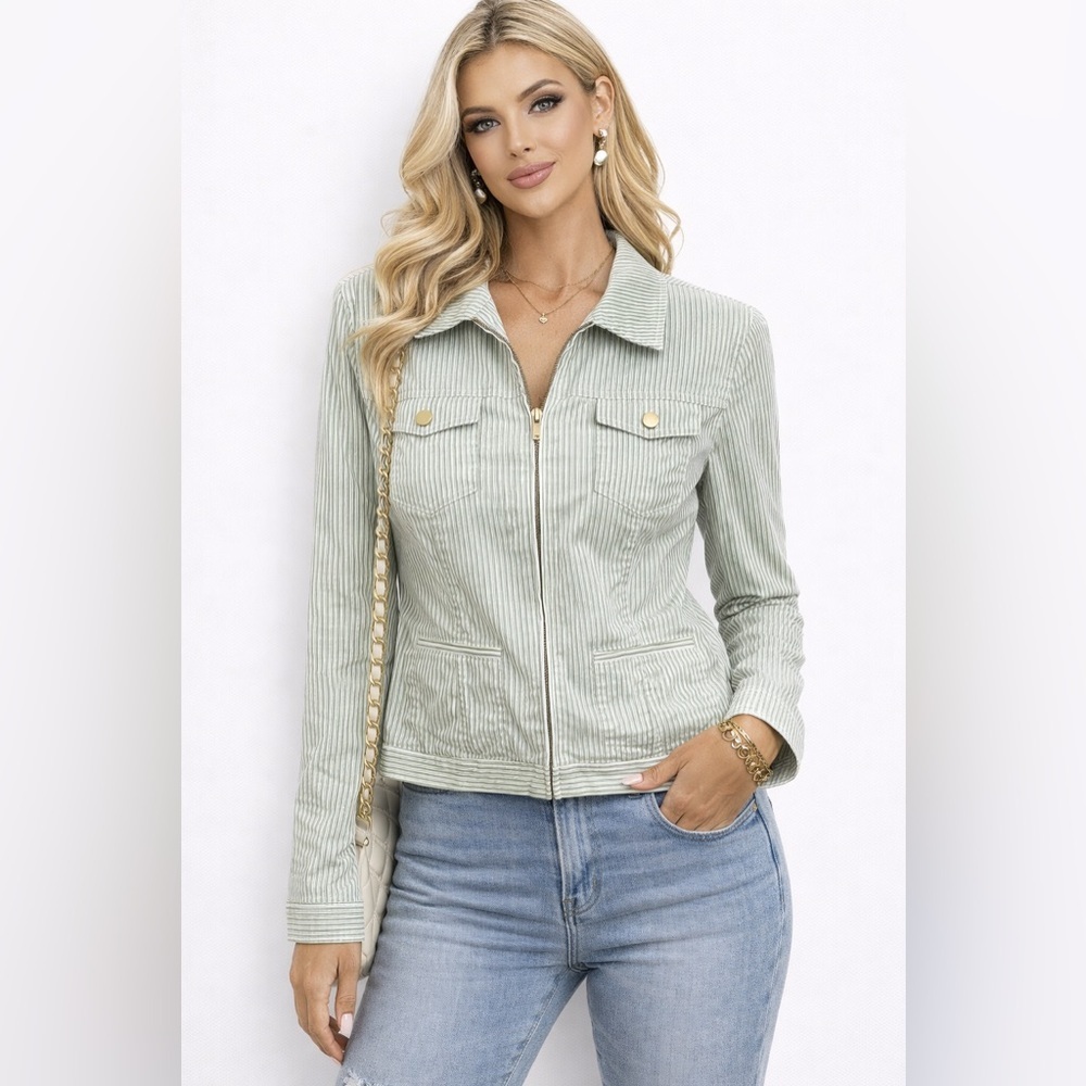 Women’s front zipper green stretch jacket by jones New York size large.